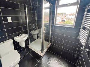Shower room- click for photo gallery